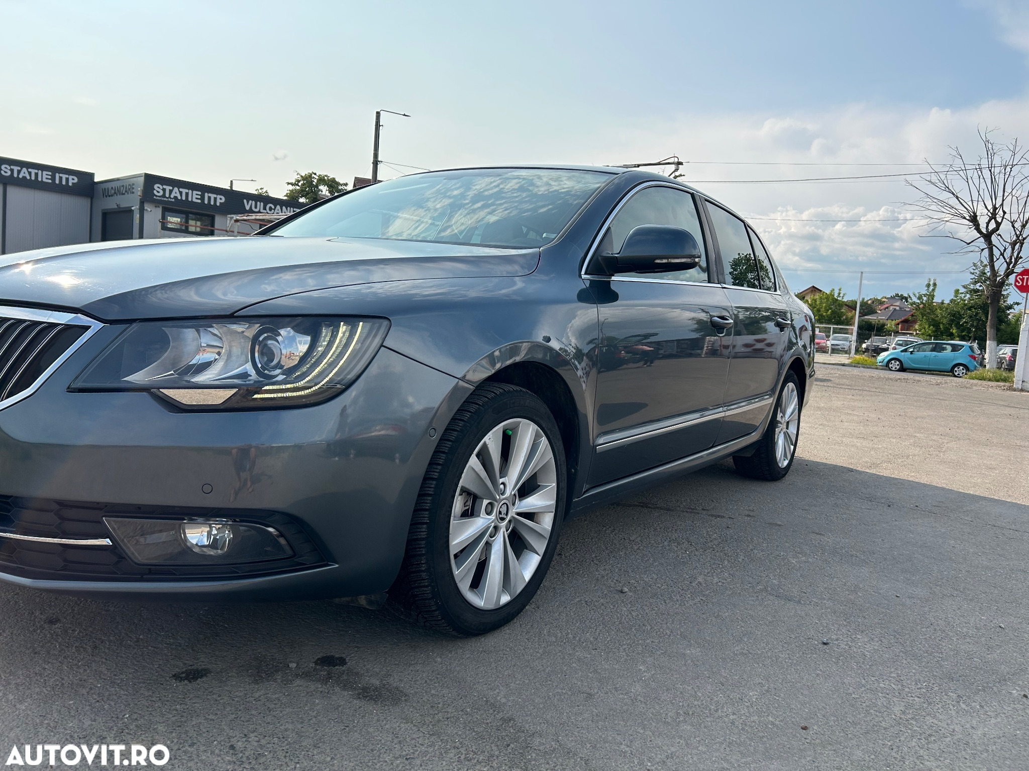Skoda Superb 1.6 TDI DSG Ambition - 6