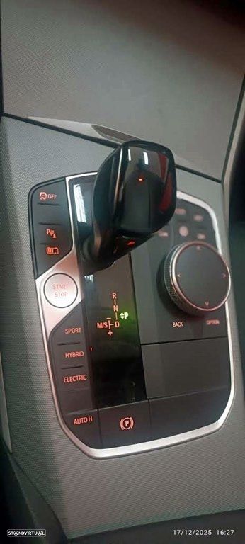 BMW 330 e Aut. Advantage - 30