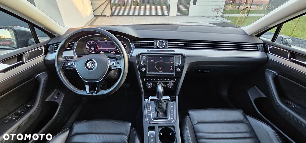 Volkswagen Passat Variant 2.0 TDI SCR 4Motion DSG Highline - 19
