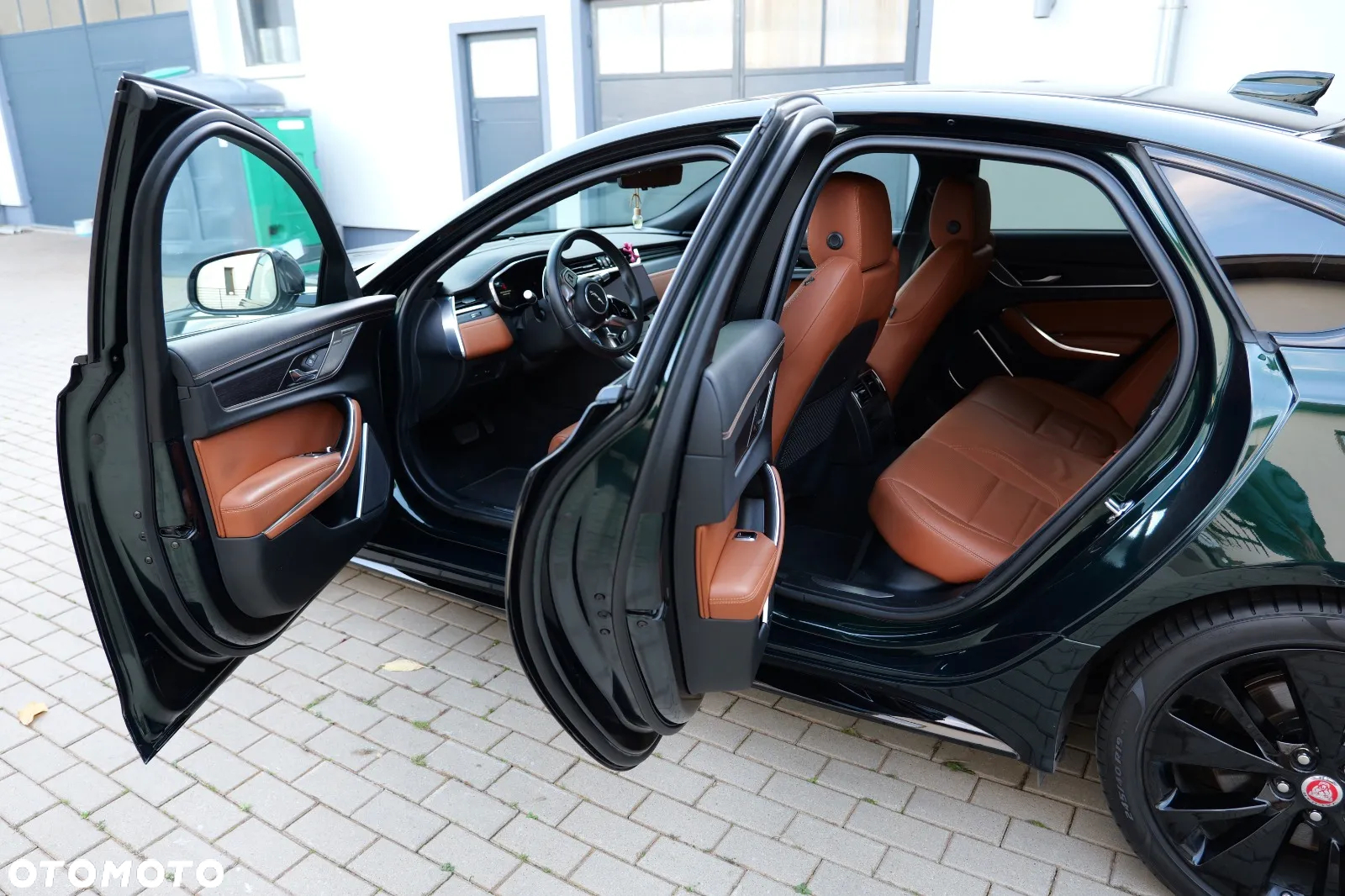 Jaguar XF 2.0 P250 R-Dynamic Black - 19