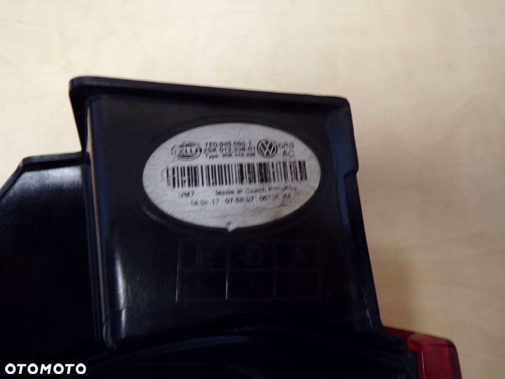 VW T5 LIFT 10- LAMPA TYLNA LEWA ORYGINALNA DO WERSJI Z TYLNYMI DRZWIAMI - 3