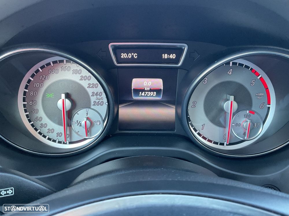 Mercedes-Benz GLA 180 d - 18