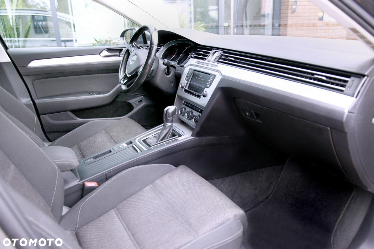 Volkswagen Passat - 9