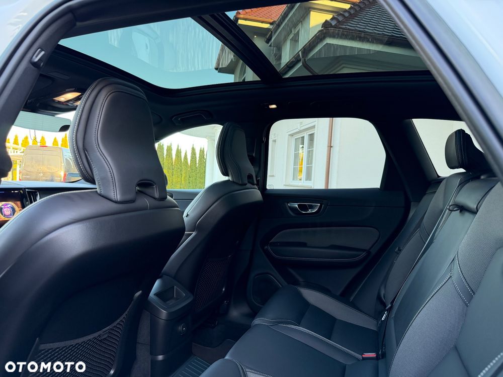 Volvo XC 60 T6 Plug-In Hybrid AWD Ultra Dark - 26