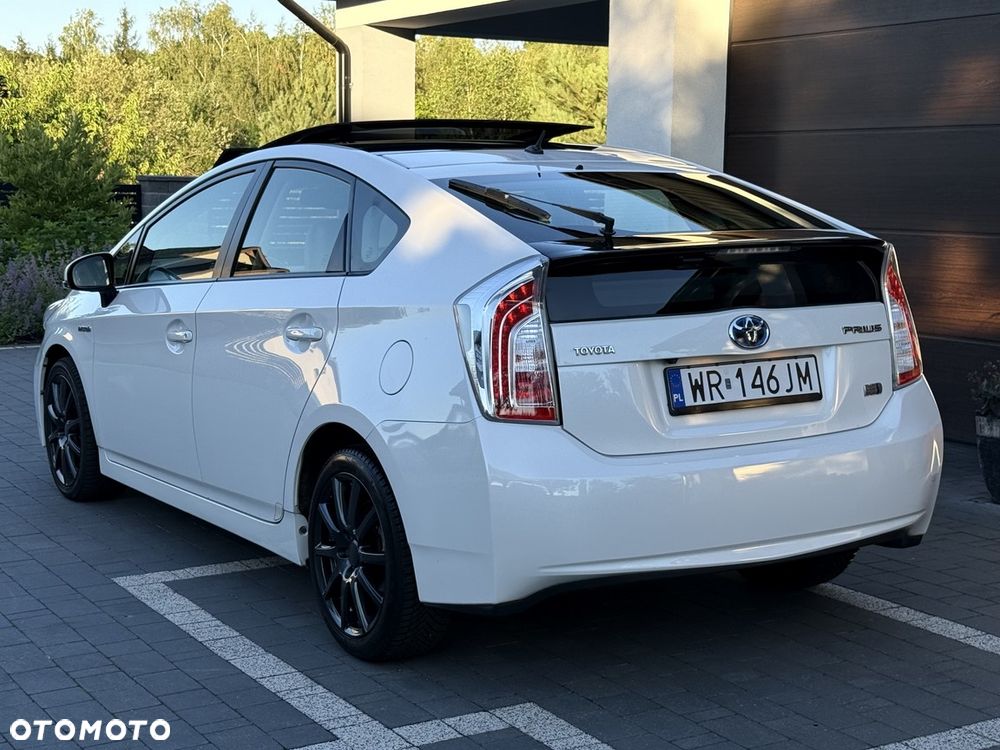 Toyota Prius (Hybrid) Executive - 5