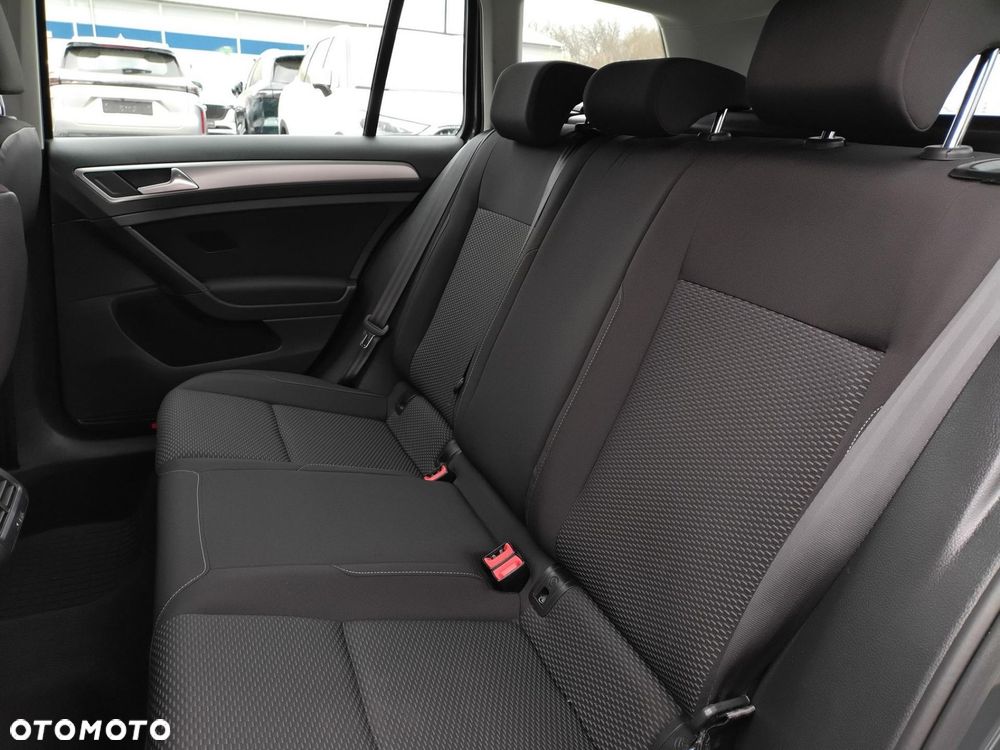 Volkswagen Golf - 22