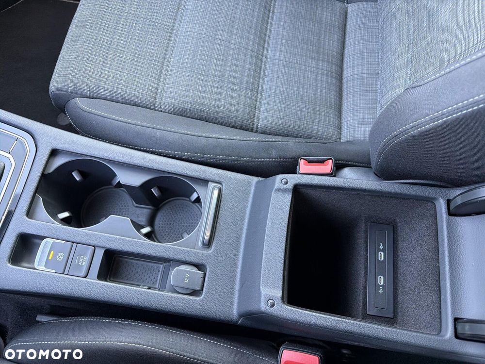 Volkswagen Passat - 35