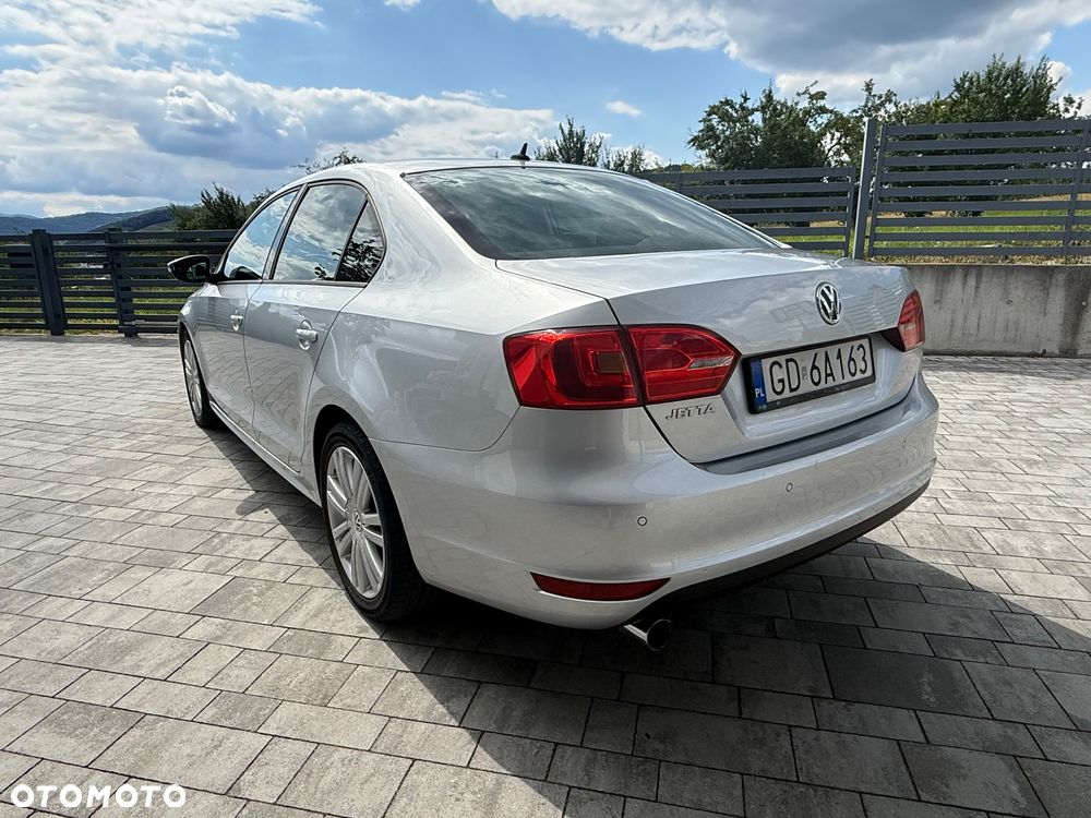 Volkswagen Jetta - 8