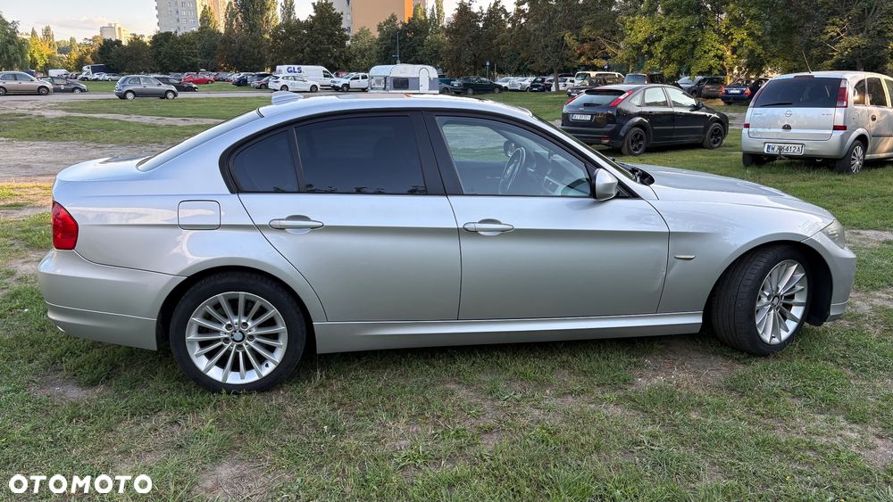 BMW Seria 3 320i - 24