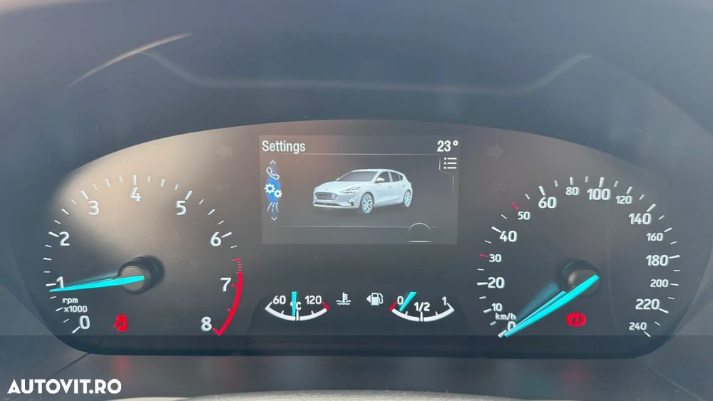 Ford Focus 1.0 EcoBoost Titanium - 26