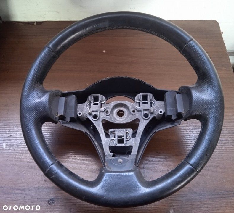Kierownica Toyota Yaris II - 1