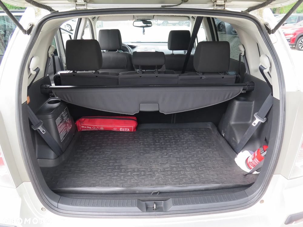 Toyota Corolla Verso 1.8 Sol + 7os MM - 22