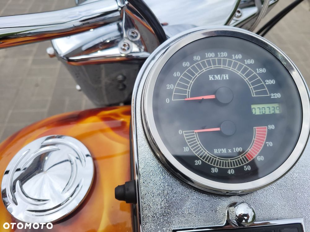 Harley-Davidson Softail Custom - 2