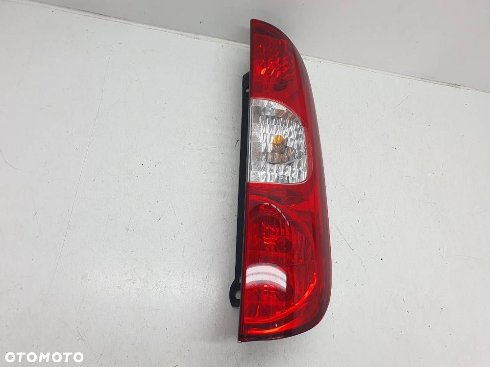 LAMPA TYŁ TYLNA PRAWA W BŁOTNIK FIAT DOLBLO I EU DEPO