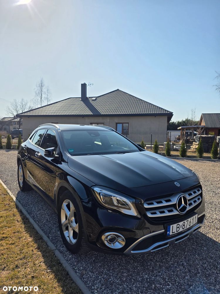 Mercedes-Benz GLA 200 d - 2