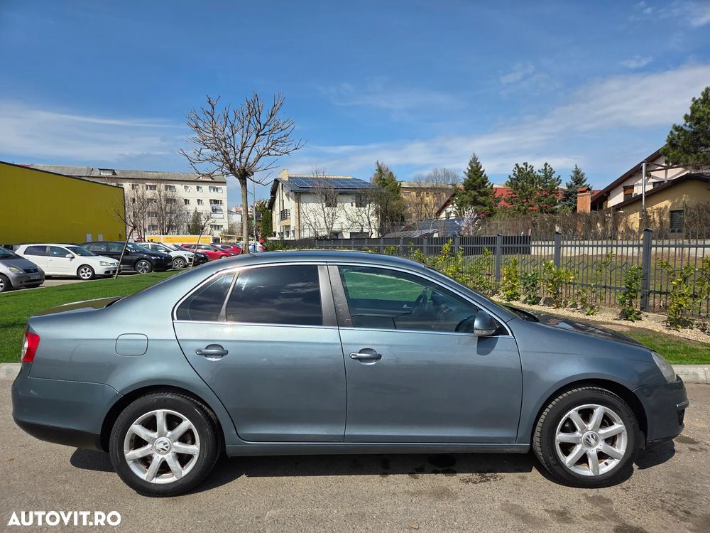 Volkswagen Jetta - 4