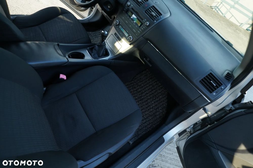 Toyota Avensis 2.0 D-4D Luna - 18