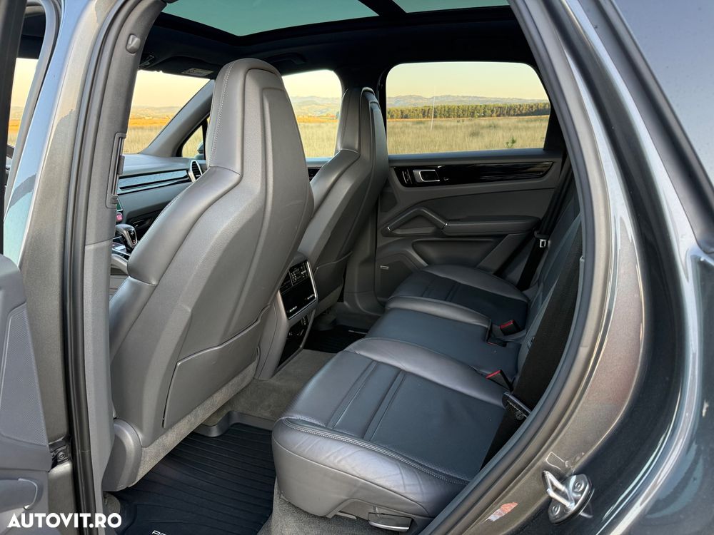 Porsche Cayenne - 6