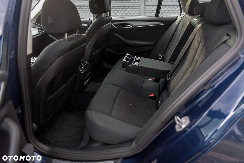 BMW Seria 5 525d - 37
