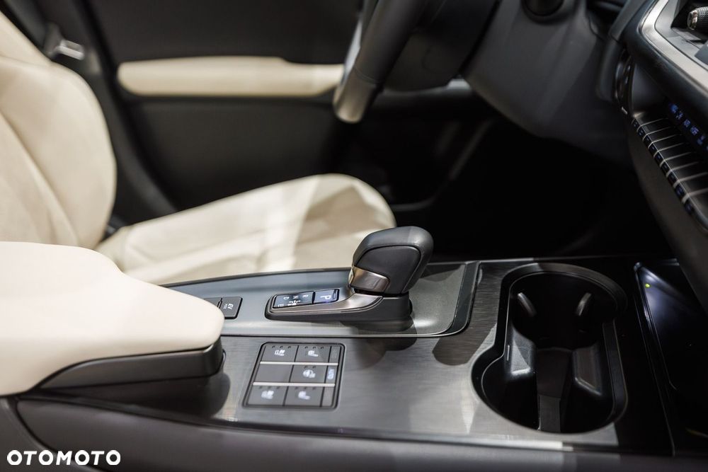 Lexus UX - 27