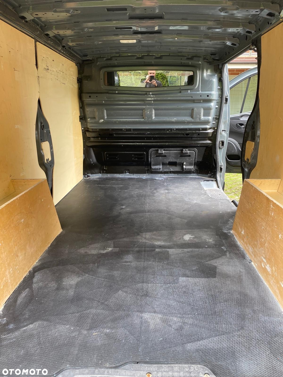 Renault Trafic - 11