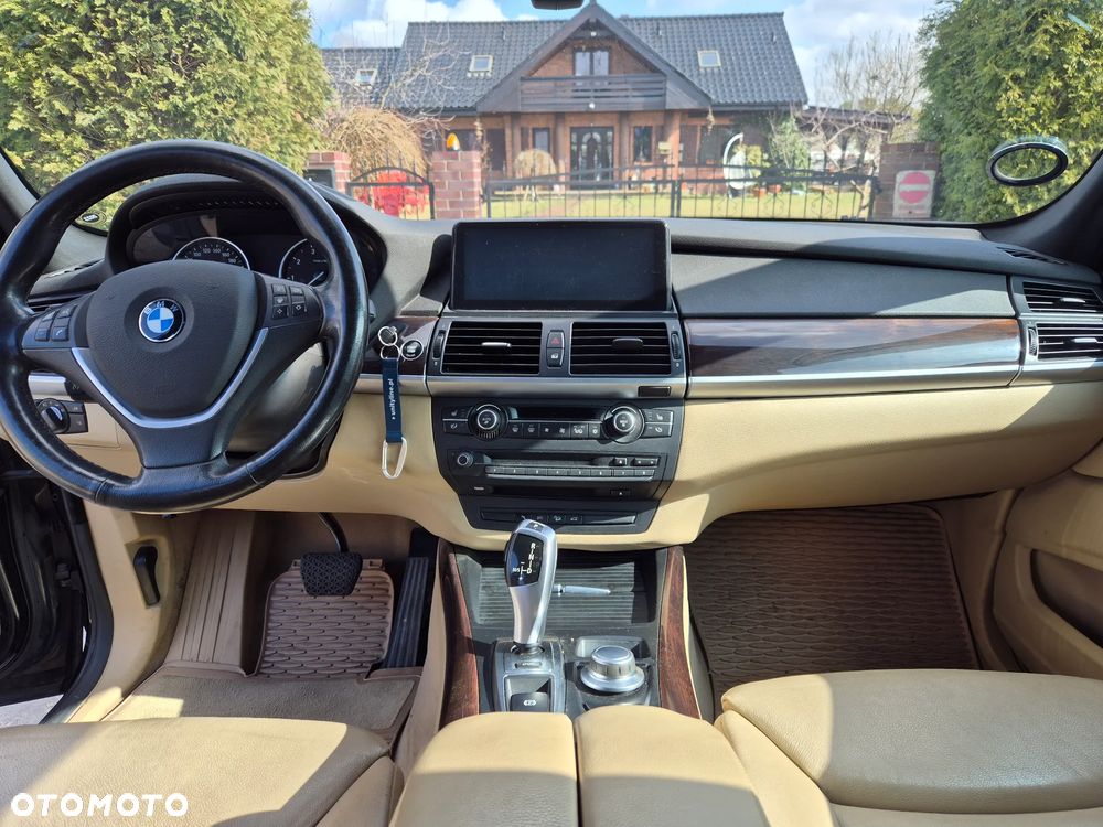 BMW X5 4.8i xDrive - 15