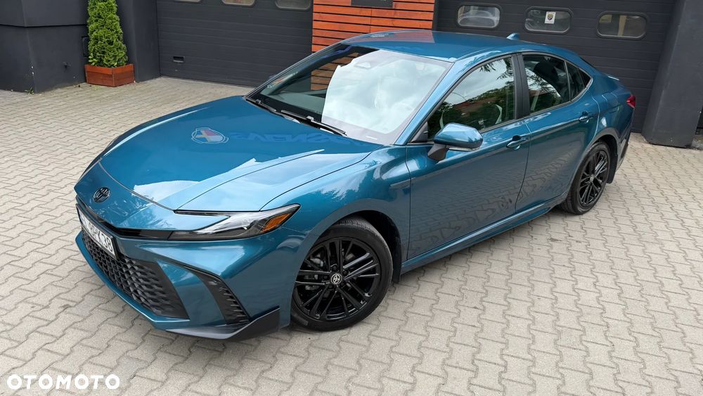 Toyota Camry - 4