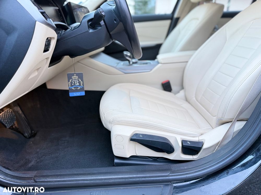 BMW Seria 3 330e Aut. - 19