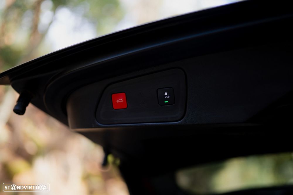 Peugeot 3008 1.6 Hybrid Allure e-EAT8 - 44