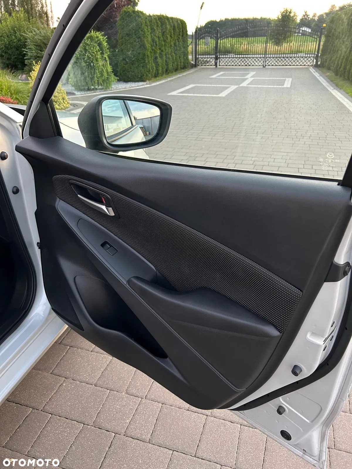 Mazda 2 e-SKYACTIV G 90 M HYBRID Homura - 28