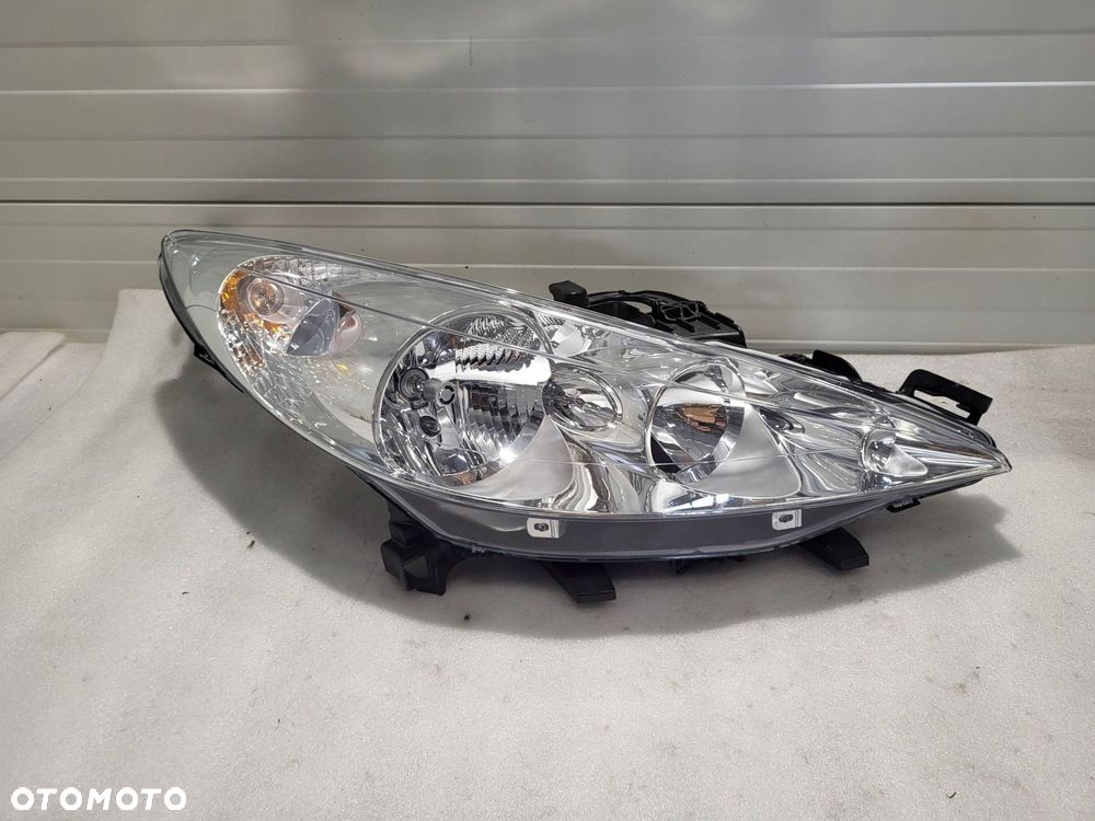 peugeot 207 lampa zw prawy przód 89901094 - 1