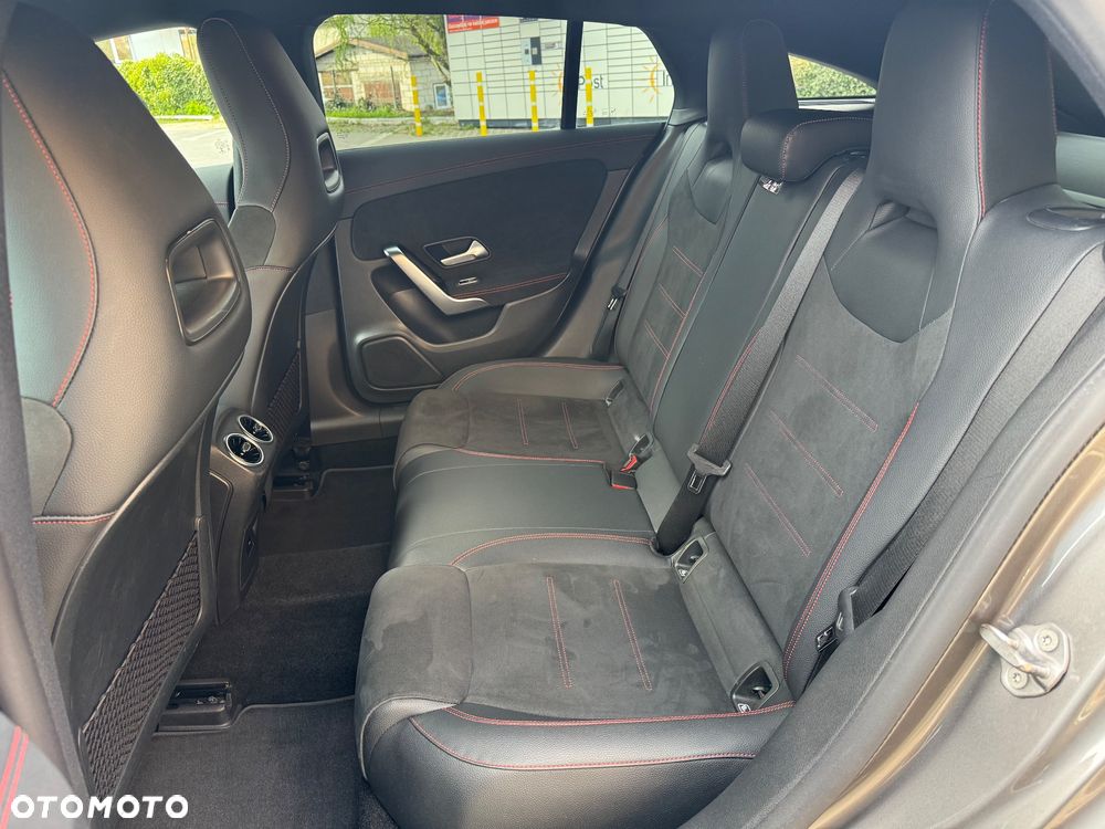 Mercedes-Benz CLA 180 7G-DCT AMG Line - 10