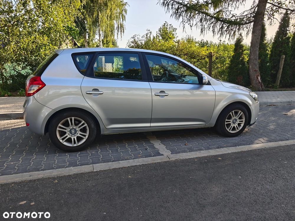 Kia Ceed - 4