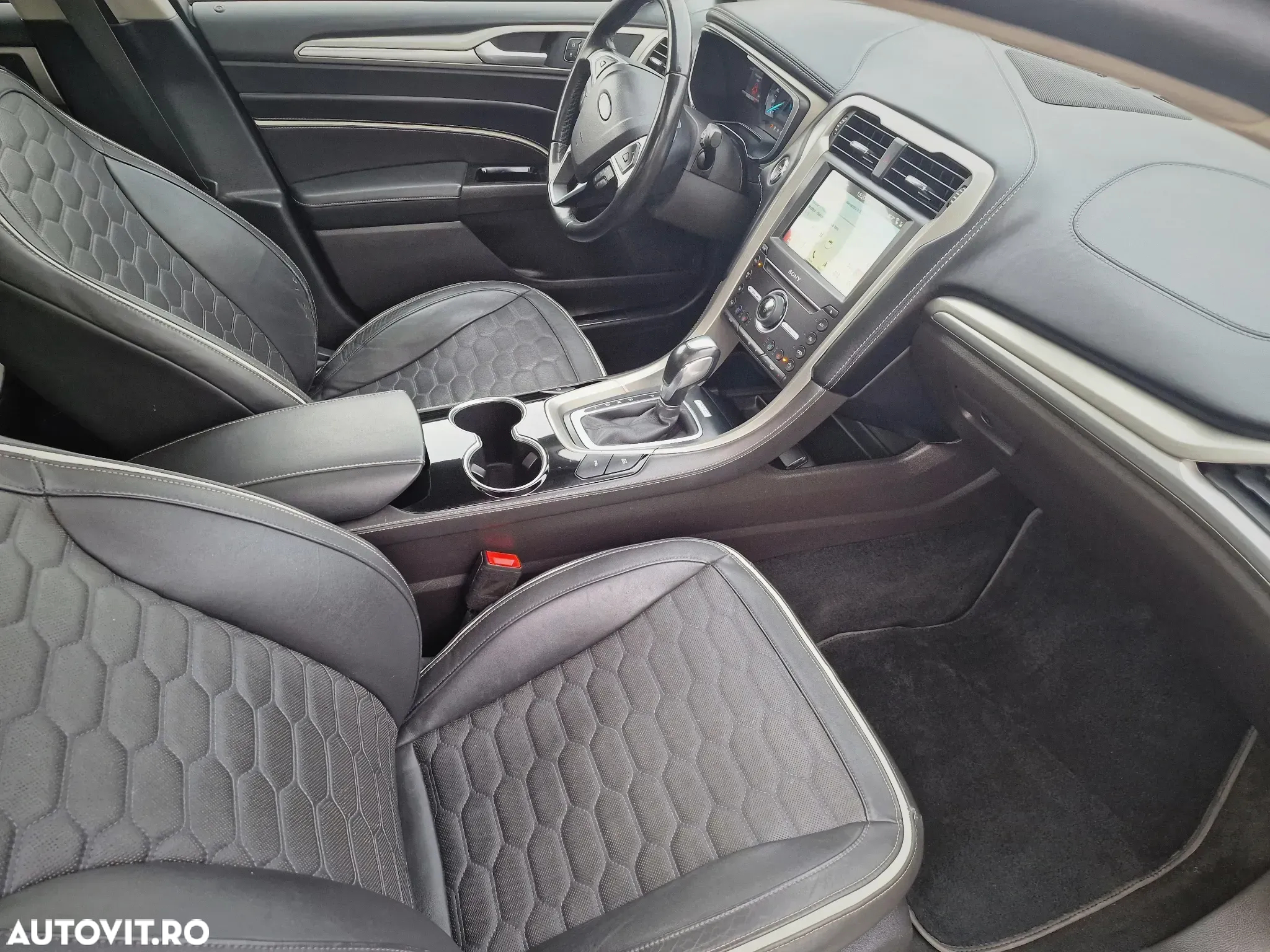 Ford Mondeo Vignale 2.0 Hybrid - 10