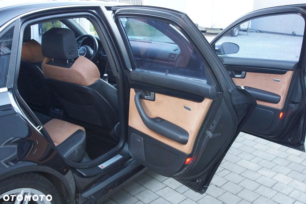 Audi RS4 Limousine - 15