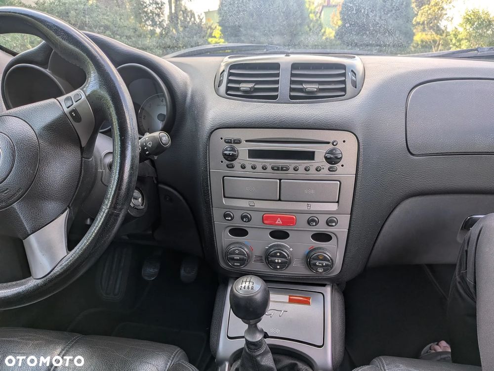 Alfa Romeo GT 1.9JTD 16V Impression - 8