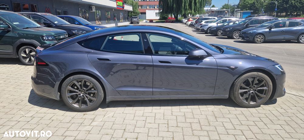 Tesla Model S - 9