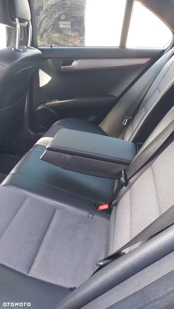 Mercedes-Benz Klasa C 220 CDI 4Matic 7G-TRONIC Avantgarde - 24