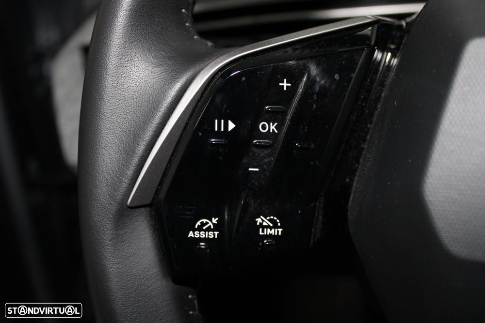 Peugeot e-3008 73 kWh Allure — fotografia 15