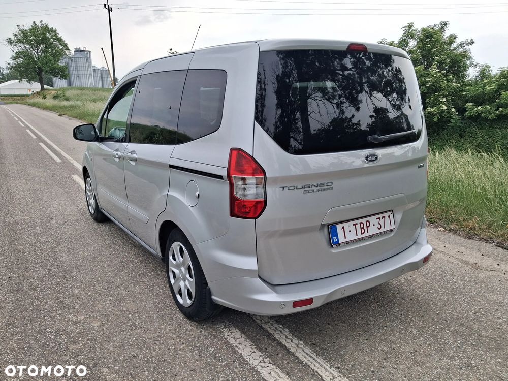 Ford Tourneo Courier 1.0 EcoBoost Ambiente - 4