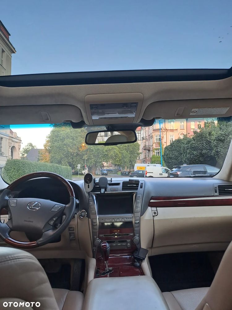 Lexus LS - 16