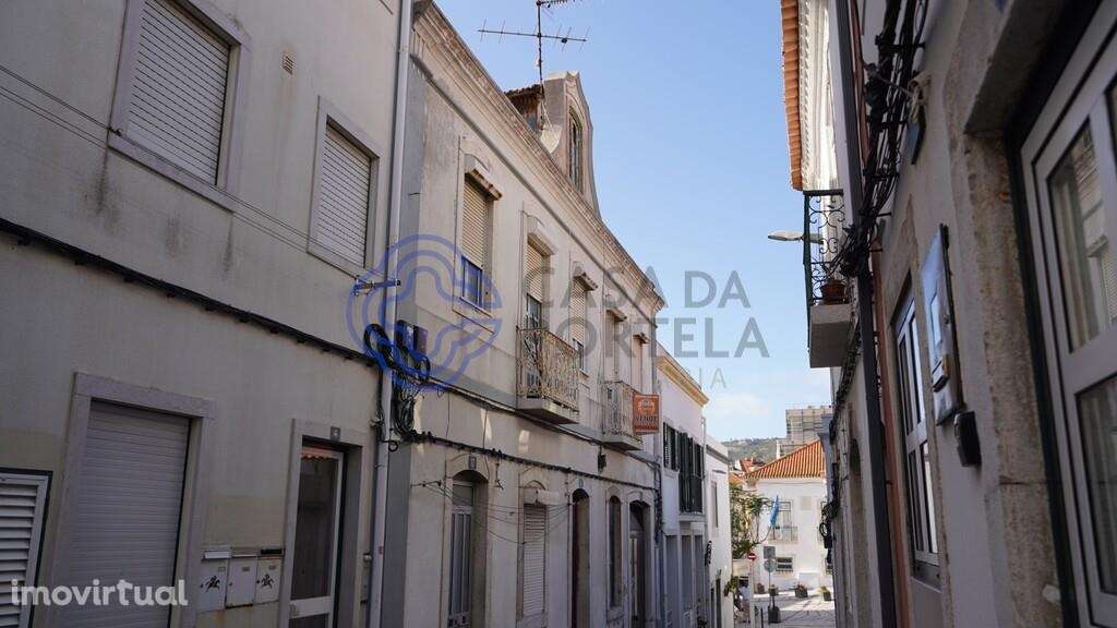 Prédio para Investimento no Centro de Sesimbra a 4 Minutos da Praia - Grande imagem: 4/31
