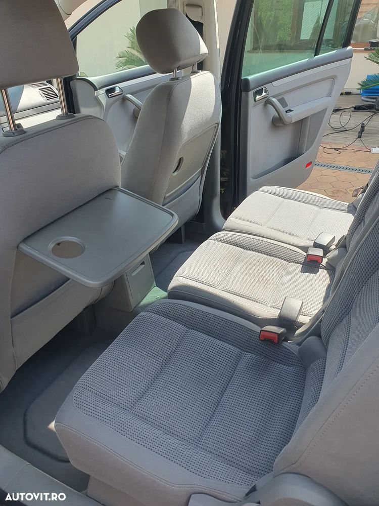 Volkswagen Touran - 5