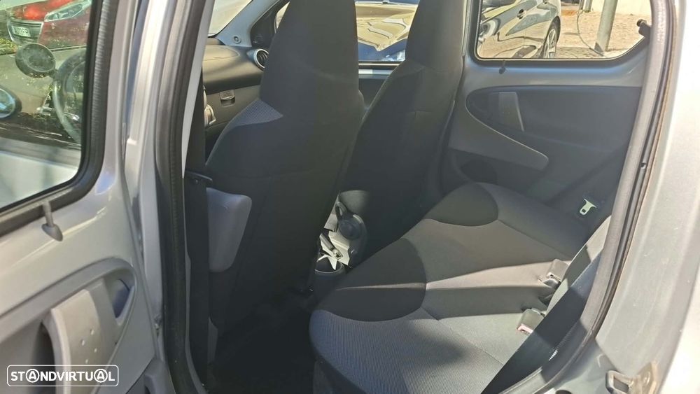 Toyota Aygo 1.0 Plus - 11