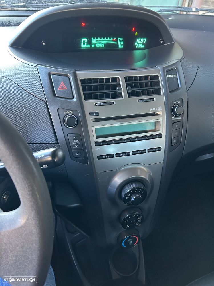 Toyota Yaris 1.0 VVT-i AC Manual - 25