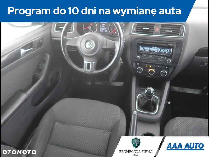 Volkswagen Jetta - 9