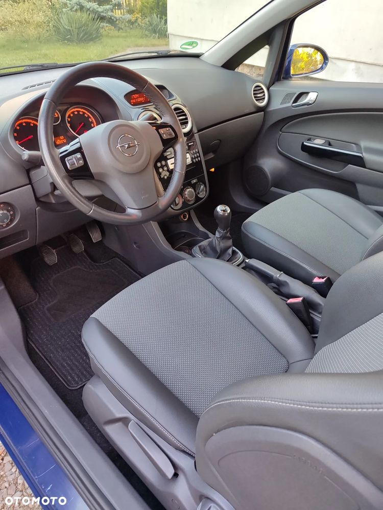 Opel Corsa 1.2 16V Cosmo - 23