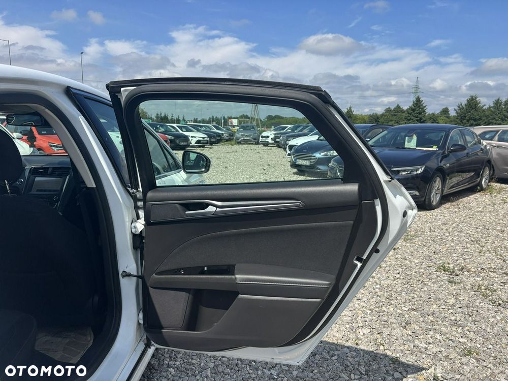 Ford Mondeo - 35