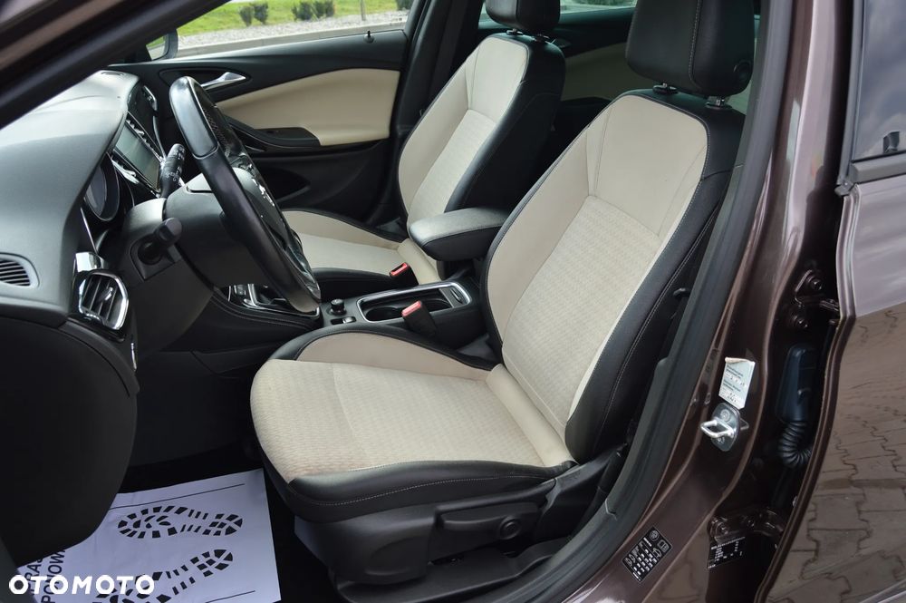 Opel Astra V 1.4 T Dynamic S&S - 30
