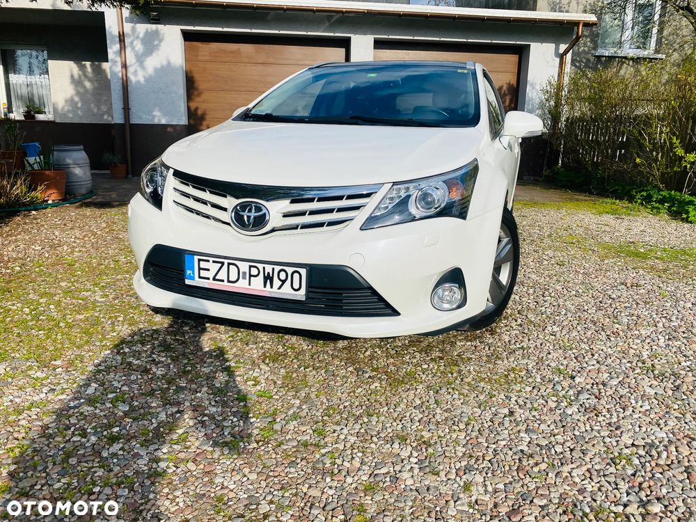 Toyota Avensis 2.0 D-4D Sol - 2